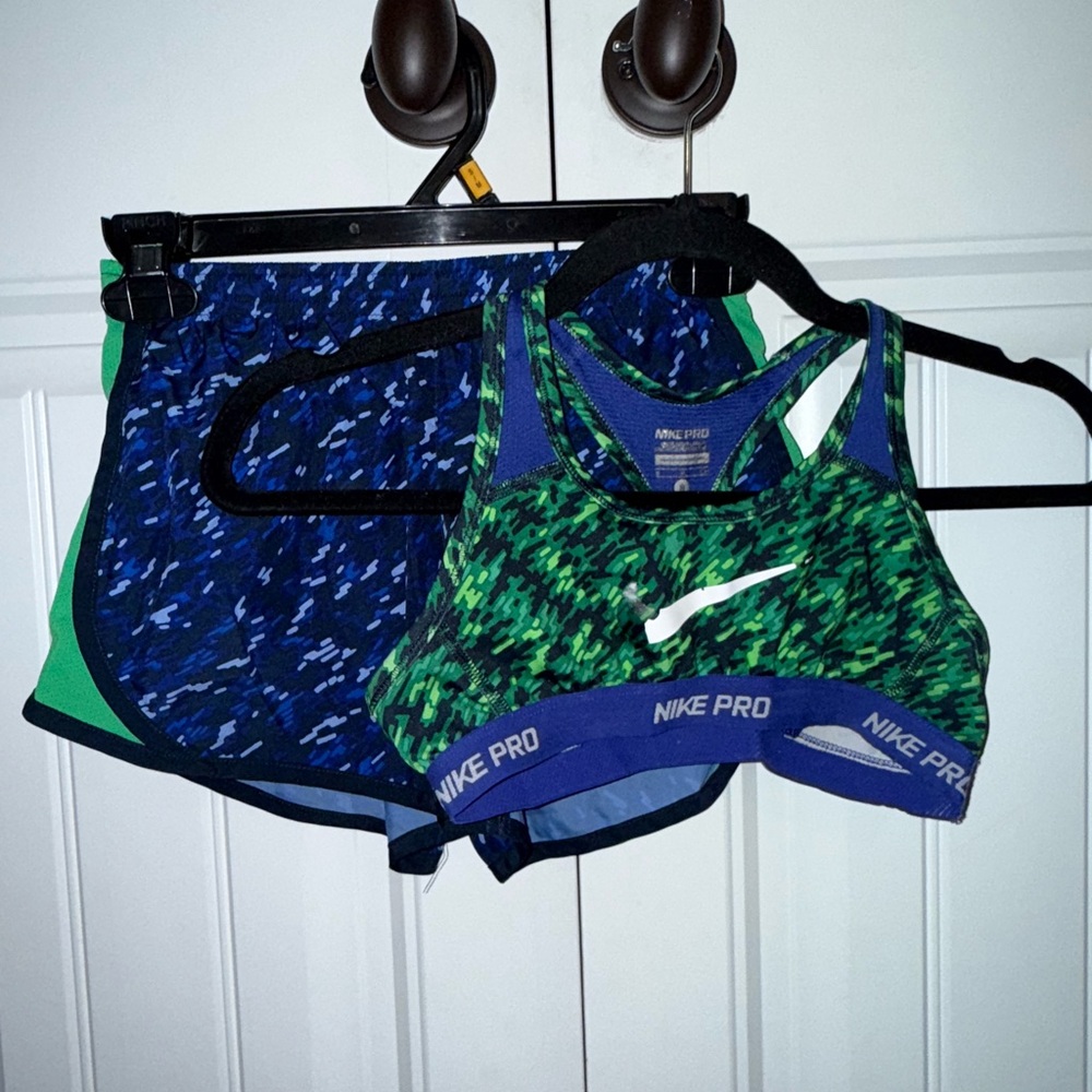 Nike Green & Blue Multicolor Speckled Bra and Shorts 2 Piece Girl’s Athletic Set